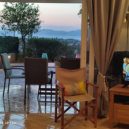 Andrew'S Sunset View Apartment Loutráki Dış mekan fotoğraf