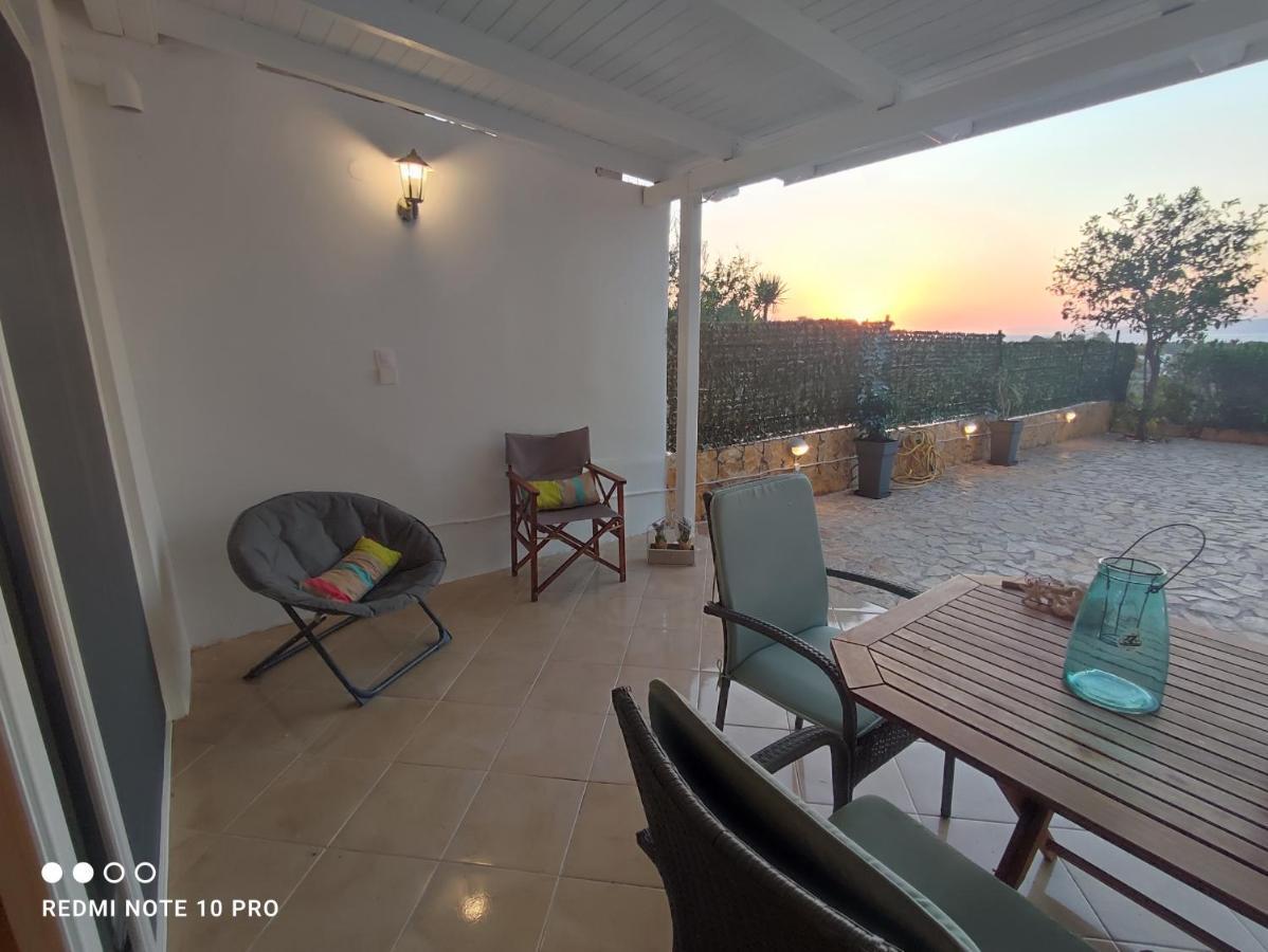 Andrew'S Sunset View Apartment Loutráki Dış mekan fotoğraf