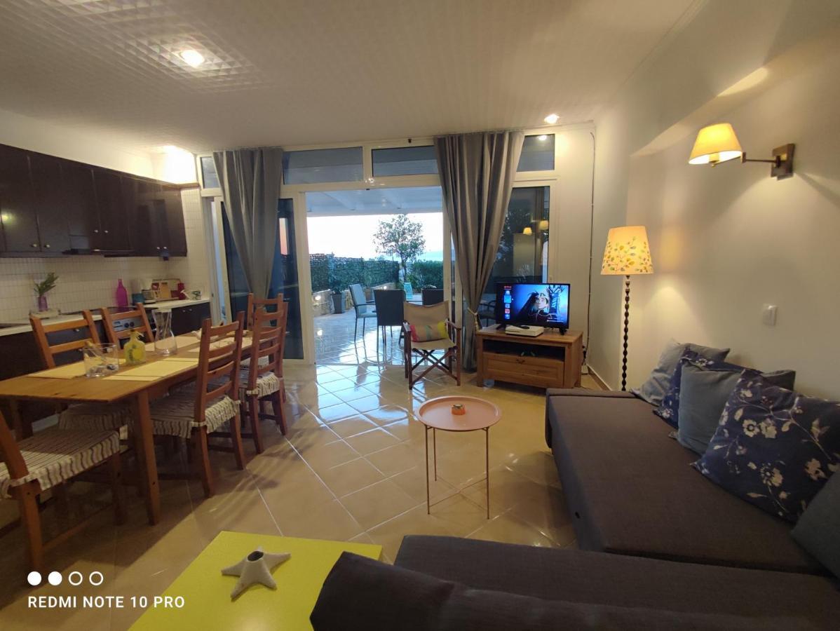 Andrew'S Sunset View Apartment Loutráki Dış mekan fotoğraf