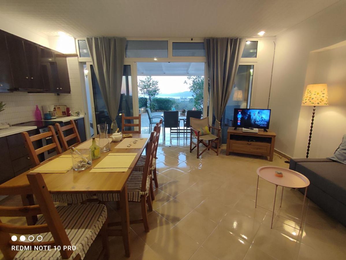 Andrew'S Sunset View Apartment Loutráki Dış mekan fotoğraf