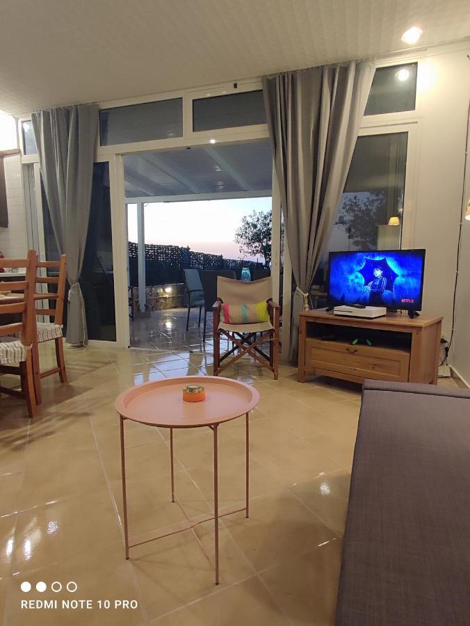 Andrew'S Sunset View Apartment Loutráki Dış mekan fotoğraf