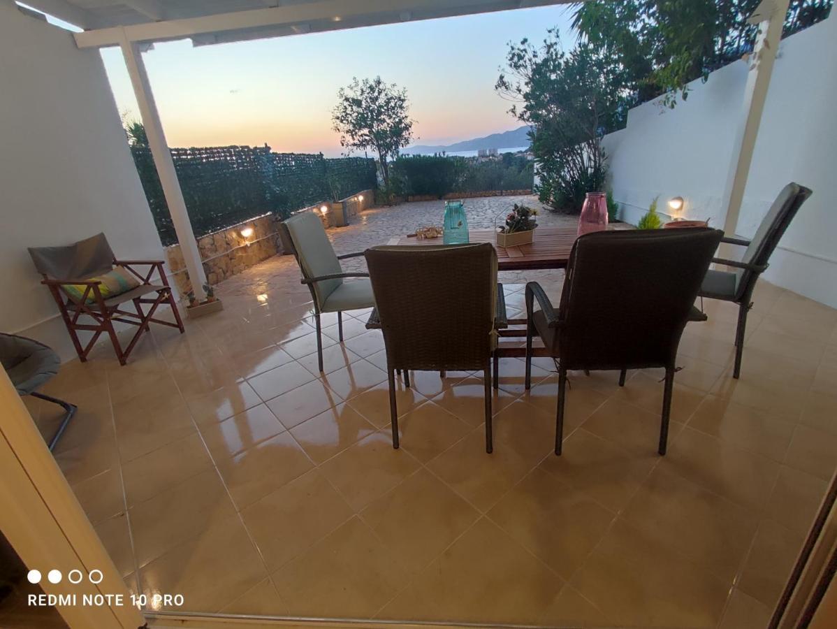 Andrew'S Sunset View Apartment Loutráki Dış mekan fotoğraf