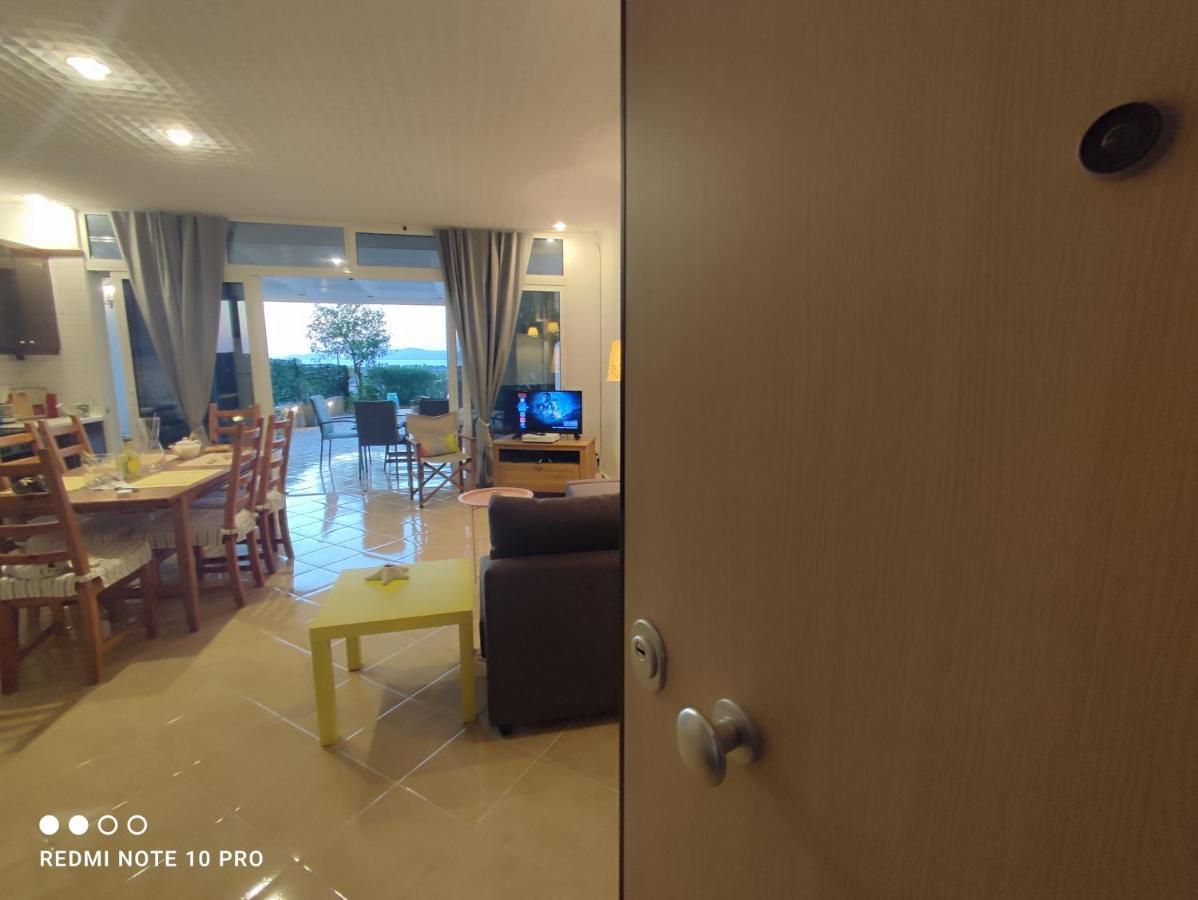 Andrew'S Sunset View Apartment Loutráki Dış mekan fotoğraf
