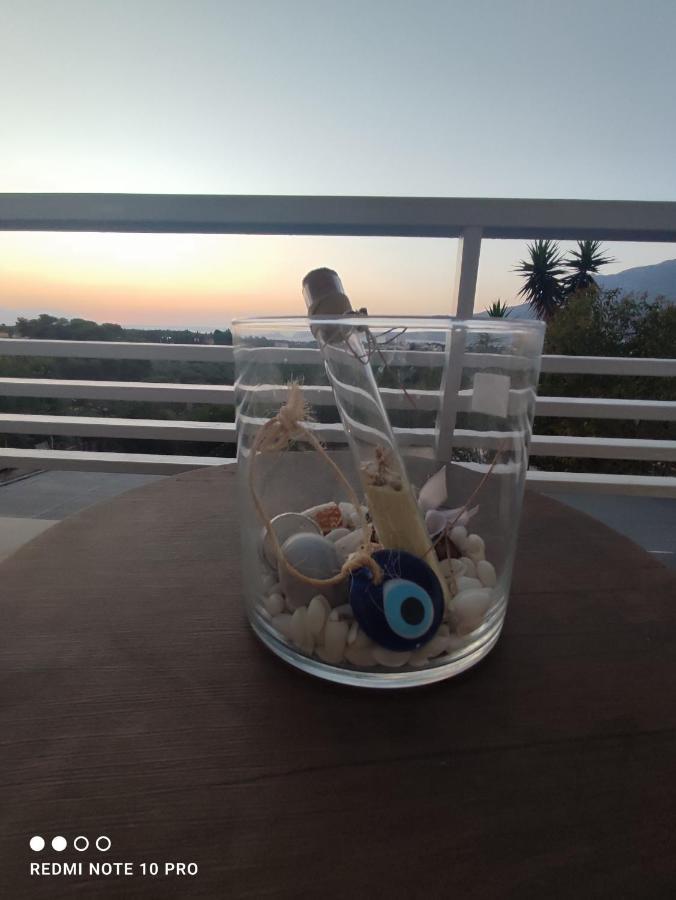 Andrew'S Sunset View Apartment Loutráki Dış mekan fotoğraf
