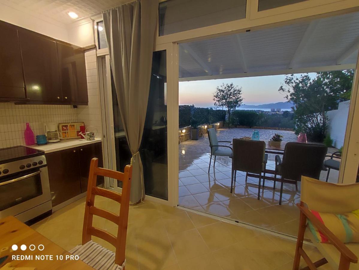 Andrew'S Sunset View Apartment Loutráki Dış mekan fotoğraf